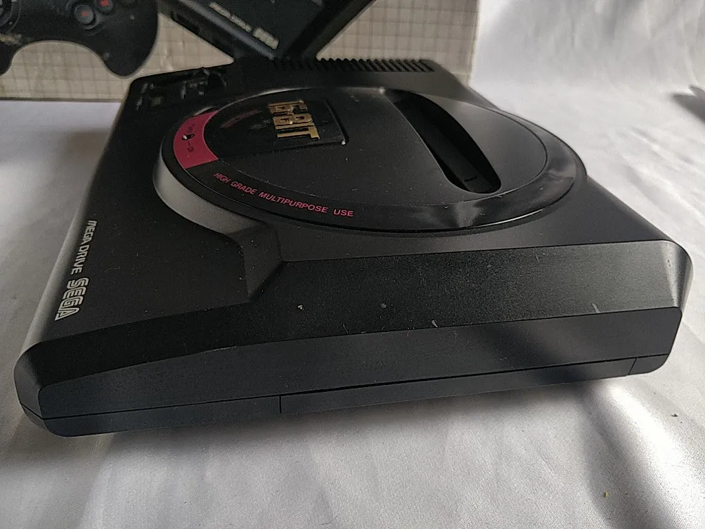 SEGA Mega Drive Console System HAA-2510, PSU, Pad and Box set/ tested-e0513-