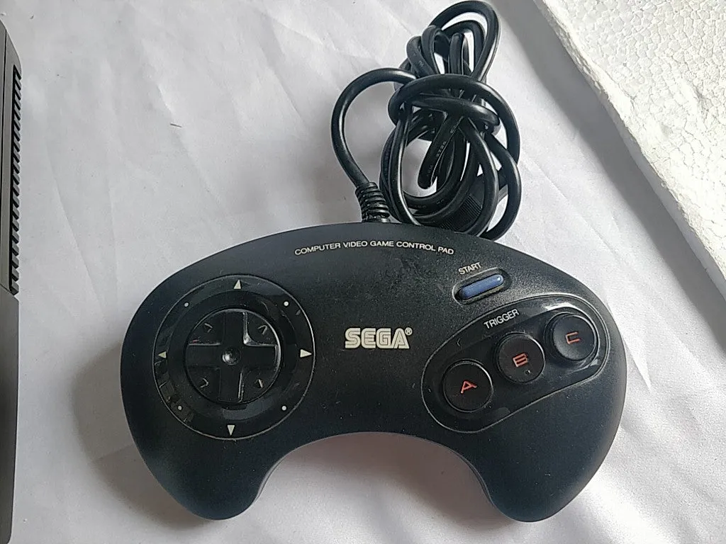 SEGA Mega Drive Console System HAA-2510, PSU, Pad and Box set/ tested-e0513-