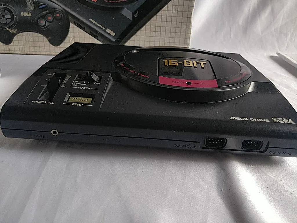 SEGA Mega Drive Console System HAA-2510, PSU, Pad and Box set/ tested-e0513-