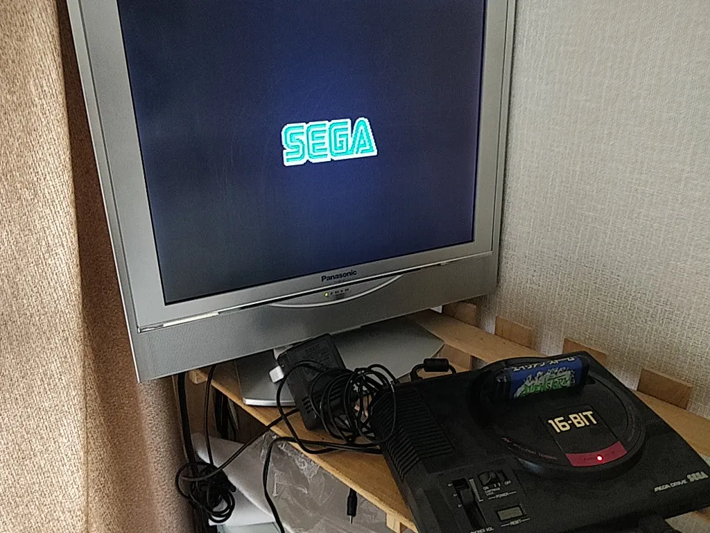 SEGA Mega Drive Console System HAA-2510, PSU, Pad and Box set/ tested-e0513-