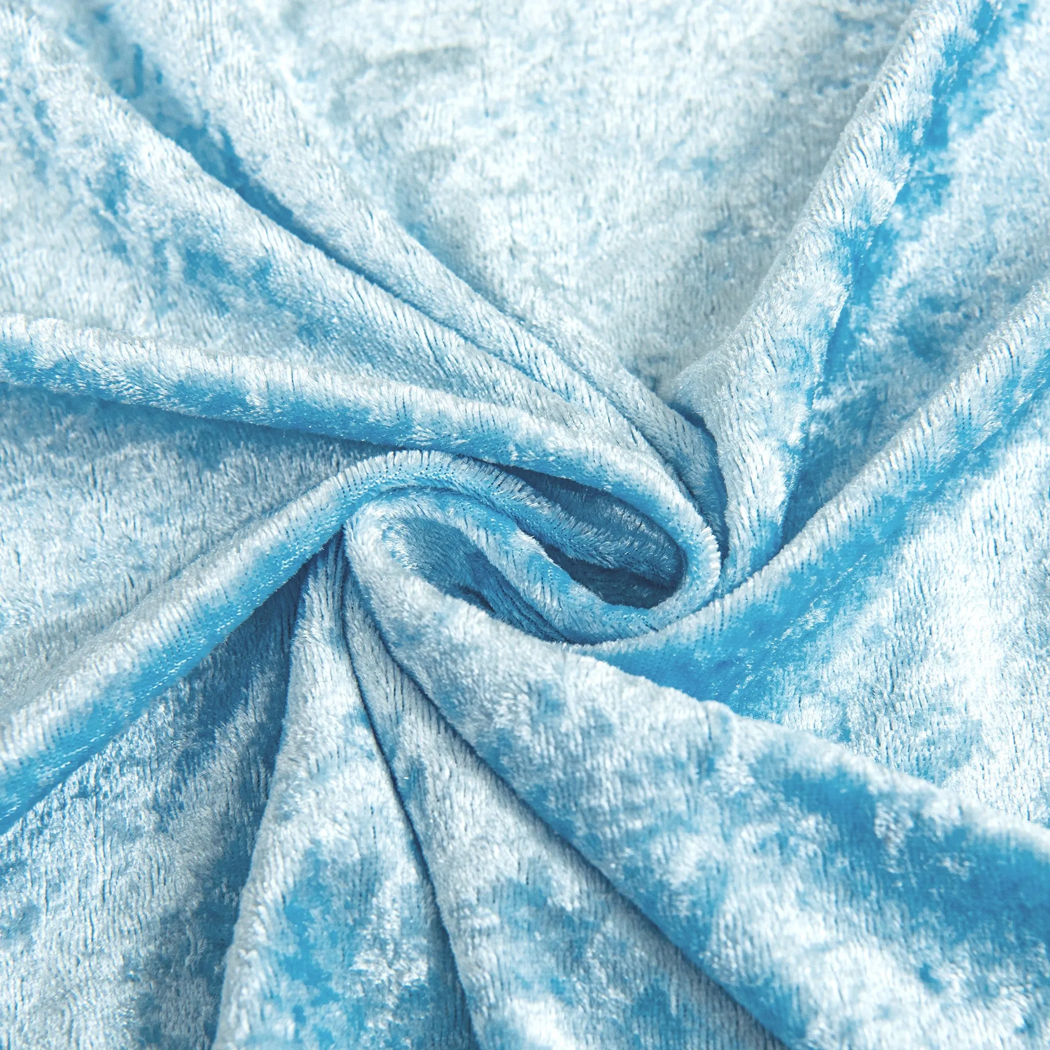 Velvet 132" Round Tablecloth - Baby Blue